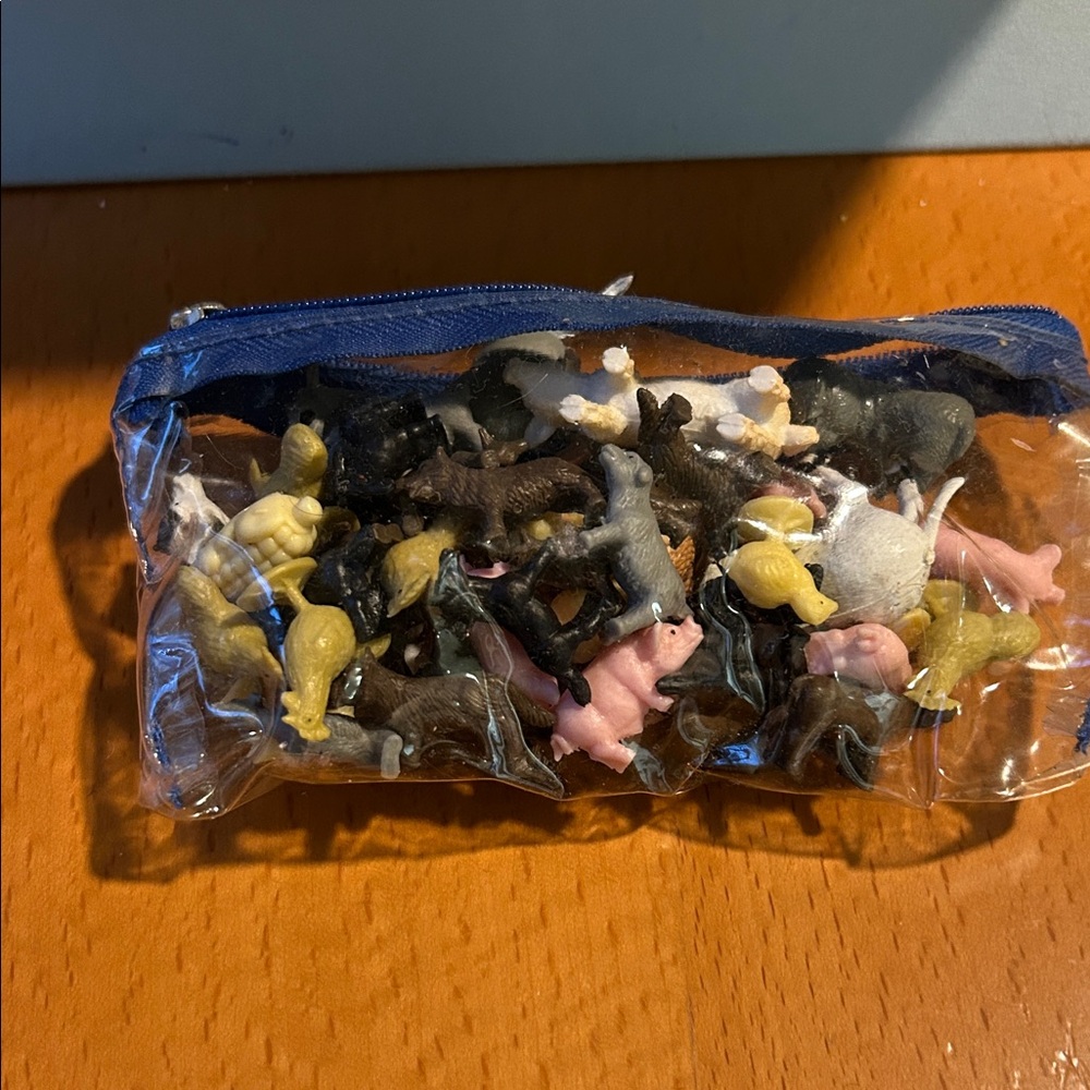 Assorted Used plastic Small Animal Figurine Set in Yellow, Pink, Black, White